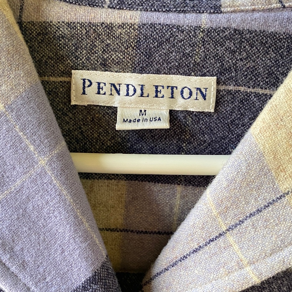 100% virgin wool Pendleton Navy and Beige Plaid Shirt - Picture 2 of 16